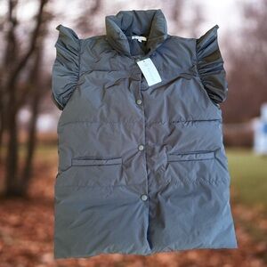 Veveret Puffer Vest with Ruffle Sleeves‎ Black Size Small NWT Lightweight